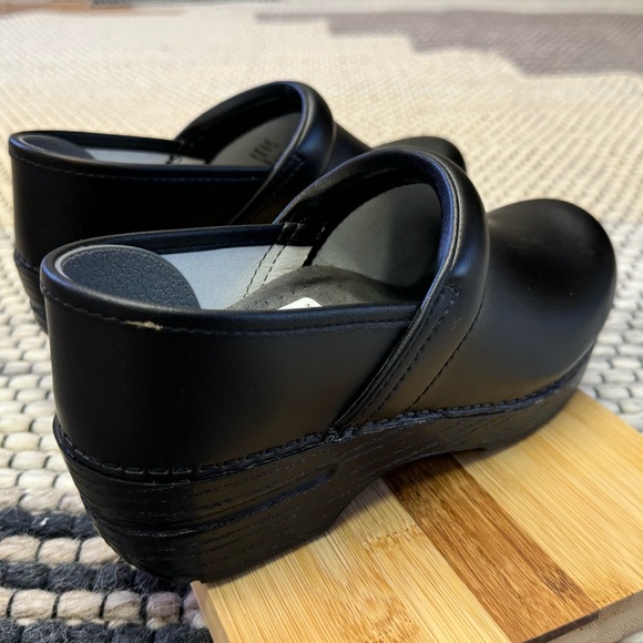 Dansko Professional Black Leather Clog Size EU 37 or US 6.5-7 - Picture 5 of 8